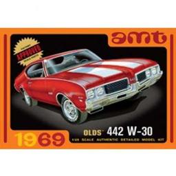 Click here to learn more about the AMT 1/25 1969 Olds W-30 442.