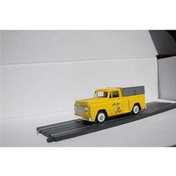 Click here to learn more about the Bachmann Industries O Williams E-Z Street Food Truck.