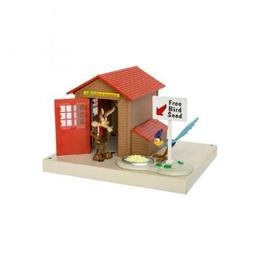 Click here to learn more about the Lionel O Wile E Coyote & Roadrunner Ambush Shack.